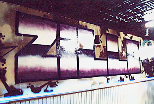 Auftrag Szenetreffpunkt Zillo, 1989. Ein Graffitiauftrag für den Szenetreffpunkt Zillo in Lüneburg, Stadtmitte im November 1989. Auftragsmalerei von der Mad Artists Cooperation, Wizz und Siko Ortner. Murals im Bewirtungsraum des Szenetreffpunktes. Zillo-Blockstyle im Bewirtungsraum.