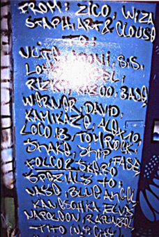 Auftrag Diskothek Madhouse, 1989. Ein Graffitiauftrag für die Diskothek Madhouse in Hamburg, City im September 1989. Auftragsmalerei von der Mad Artists Cooperation, Wiza, Staph, Clause, Art und Siko Ortner. Murals im Eingangsbereich und Treppenaufgang (nicht alle Fotos vorhanden). Widmungstafel im Engangsbereich.