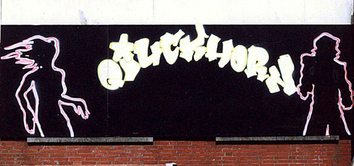 Diskothek Quickhorn 1989. Ein Graffitiauftrag für die Diskothek Quickhorn, Schleswig Holstein im Juli 1989. Auftragsmalerei von der Mad Artists Cooperation, Wizz und Siko Ortner. Murals in einer Diskothek, Skylines mit dreidimensionaler Gestaltung mittels Spanholzplatten. Aussenbereich mit Schriftzug Quikhorn und zwei charaktern.