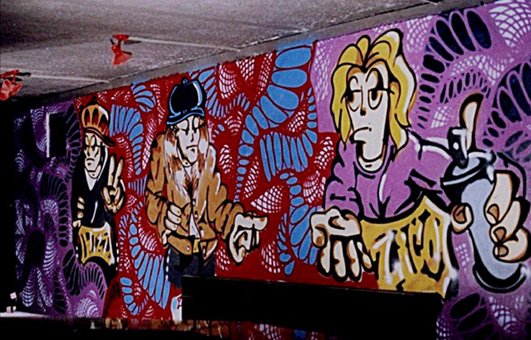 Diskothek Quickhorn 1989. Ein Graffitiauftrag für die Diskothek Quickhorn, Schleswig Holstein im Juli 1989. Auftragsmalerei von der Mad Artists Cooperation, Wizz und Siko Ortner. Murals in einer Diskothek, Skylines mit dreidimensionaler Gestaltung mittels Spanholzplatten.