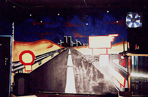 Diskothek Quickhorn 1989. Ein Graffitiauftrag für die Diskothek Quickhorn, Schleswig Holstein im Juli 1989. Auftragsmalerei von der Mad Artists Cooperation, Wizz und Siko Ortner. Murals in einer Diskothek, Skylines mit dreidimensionaler Gestaltung mittels Spanholzplatten.