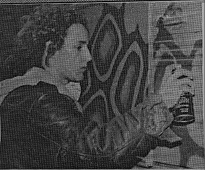 Auftrag Landestheater Schleswig Holstein 1989. Ein Graffitiauftrag für das Landestheater Schleswig Holstein im Februar 1989. Auftragsmalerei von der Mad Artists Cooperation, Siko Ortner und seinem Graffitischüler Wizz und Adonis, auerdem beteiligt waren: Aaron, Sige/Sis und weiteren. Siko Ortner bei der Arbeit.