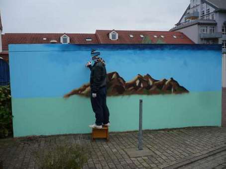 Jugendkulturprojekt Kunst im öffentlichen Raum mit Schülern von Graffitilehrer Siko Ortner. Eine Garagengestaltung in Bremen Kattenturm. Graffitikurs für Jugendliche der Schule Theodor-Billroth-Str. vom August 2010 bis Mai 2011. Der Unterricht gibt den Graffitikursteilnehmern die Möglichkeit Ihre kreativen Fähigkeiten zu aktivieren.