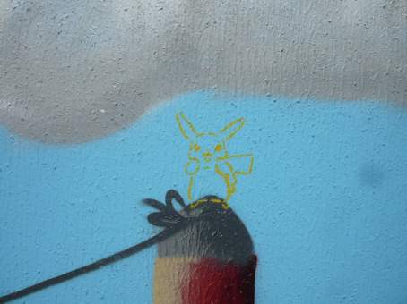 Bremer Schüler aus Kattenturm sprühen Graffiti auf Garagenwand. 12 comicfiguren sind mit Stanceln (stencilart / Schablonengraffiti) auf die Wand gemalt. Der Graffitikurs begann mit Theorie und Sprhtechniken im August 2010 und endete im Mai 2011 mit dem anbringen der Stancels durch die Schüler von Dozent Siko Ortner. Jugendkulturprojekt Kunst im öffentlichen Raum.