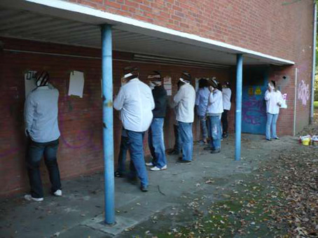 Graffitikurs für  Jugend Kulturprojekt Kunst im öffentlichen Raum mit Schülern der Schule Theodor-Billroth-Str. Bremen. Wandgestaltung mit Graffitiworkshop Stancelart Sprühtechniken vom August 2010 bis Mai 2011. Graffitiunterricht von Siko Ortner.