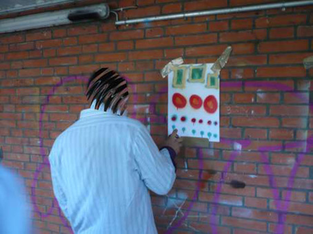 Graffitikurs für  Jugend Kulturprojekt Kunst im öffentlichen Raum mit Schülern der Schule Theodor-Billroth-Str. Bremen. Wandgestaltung mit Graffitiworkshop Stancelart Sprühtechniken vom August 2010 bis Mai 2011. Graffitiunterricht von Siko Ortner.