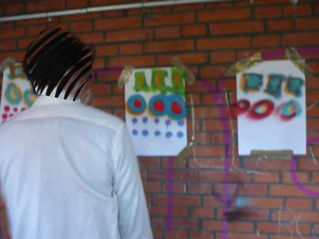 Graffitikurs für  Jugend Kulturprojekt Kunst im öffentlichen Raum mit Schülern der Schule Theodor-Billroth-Str. Bremen. Wandgestaltung mit Graffitiworkshop Stancelart Sprühtechniken vom August 2010 bis Mai 2011. Graffitiunterricht von Siko Ortner.