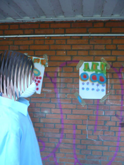 Graffitikurs für  Jugend Kulturprojekt Kunst im öffentlichen Raum mit Schülern der Schule Theodor-Billroth-Str. Bremen. Wandgestaltung mit Graffitiworkshop Stancelart Sprühtechniken vom August 2010 bis Mai 2011. Graffitiunterricht von Siko Ortner.