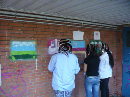 Graffitikurs für  Jugend Kulturprojekt Kunst im öffentlichen Raum mit Schülern der Schule Theodor-Billroth-Str. Bremen. Wandgestaltung mit Graffitiworkshop Stancelart Sprühtechniken vom August 2010 bis Mai 2011. Graffitiunterricht von Siko Ortner.