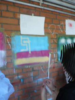 Graffitikurs für  Jugend Kulturprojekt Kunst im öffentlichen Raum mit Schülern der Schule Theodor-Billroth-Str. Bremen. Wandgestaltung mit Graffitiworkshop Stancelart Sprühtechniken vom August 2010 bis Mai 2011. Graffitiunterricht von Siko Ortner.