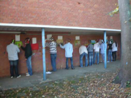 Graffitikurs für  Jugend Kulturprojekt Kunst im öffentlichen Raum mit Schülern der Schule Theodor-Billroth-Str. Bremen. Wandgestaltung mit Graffitiworkshop Stancelart Sprühtechniken vom August 2010 bis Mai 2011. Graffitiunterricht von Siko Ortner.