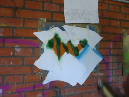 Graffitikurs für  Jugend Kulturprojekt Kunst im öffentlichen Raum mit Schülern der Schule Theodor-Billroth-Str. Bremen. Wandgestaltung mit Graffitiworkshop Stancelart Sprühtechniken vom August 2010 bis Mai 2011. Graffitiunterricht von Siko Ortner.