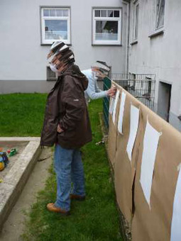 Graffitikurs für das Nachbarschaftscafe Nahbei vom Martinsclub Bremen. Unterricht in Sprüh-, Lackiertechniken als Wochenendkurs im September und Oktober 2010. Graffitiwerkstatt von Siko Ortner. Projekleitung Simon Bruckner.