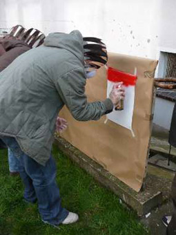 Graffitikurs für das Nachbarschaftscafe Nahbei vom Martinsclub Bremen. Unterricht in Sprüh-, Lackiertechniken als Wochenendkurs im September und Oktober 2010. Graffitiwerkstatt von Siko Ortner. Projekleitung Simon Bruckner.