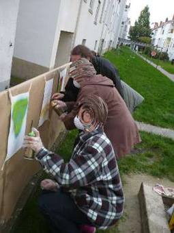 Graffitikurs für das Nachbarschaftscafe Nahbei vom Martinsclub Bremen. Unterricht in Sprüh-, Lackiertechniken als Wochenendkurs im September und Oktober 2010. Graffitiwerkstatt von Siko Ortner. Projekleitung Simon Bruckner.