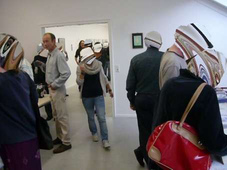 Vernissage der Ausstellung: Handlungen des Zeichnens Zustandsdrucke und Unikate der offenen Radierwerkstatt der Kulturwerkstatt westend Bremen. Eine Ausstellung in der Galerie Inkatt in Bremen / Kattenturm vom 12. 09. bis 10.10.2010 mit einem musikalischen Beitrag von Florian Oberlechner.