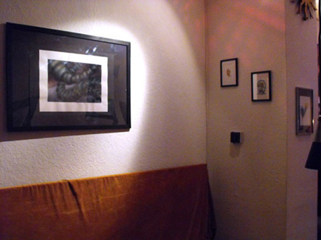 Ausstellung Streetart 2009, von Siko Ortner, vom 14. März bis 18. April 2009 im Kunstverein Humbold-Schlüter, Bremen. Hier die Ansicht des fertiggestelten Ausstellungsaufbaus. Biomechanik 33, Gandi-Stancel und Sikgoaism-Stancel.