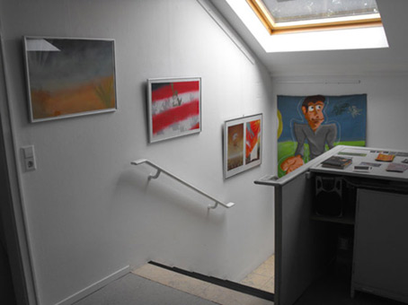 Schülerausstellung 2009 in der Galerie Inkatt e. V. Bremen. Beteiligt an dieser Ausstellung waren Schüler, aus den unterschiedlichen Graffitiwerkstätten unter der Leitung von Siko Ortner, folgender Schulen: Schulzentrum Delmestraße (Neustadt), Integrierte Stadtteilschule Obervieland (Kattenturm), Schule Koblenzer Straße (Tenever), Gesamtschule Ost (GSO) und der Schule Theodor-Billroth-Straße (Kattenturm). Hier der fertiggestellte Ausstellungsaufbau der Ausstellung.