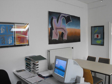 Schülerausstellung 2009 in der Galerie Inkatt e. V. Bremen. Beteiligt an dieser Ausstellung waren Schüler, aus den unterschiedlichen Graffitiwerkstätten unter der Leitung von Siko Ortner, folgender Schulen: Schulzentrum Delmestraße (Neustadt), Integrierte Stadtteilschule Obervieland (Kattenturm), Schule Koblenzer Straße (Tenever), Gesamtschule Ost (GSO) und der Schule Theodor-Billroth-Straße (Kattenturm). Hier der fertiggestellte Ausstellungsaufbau der Ausstellung.