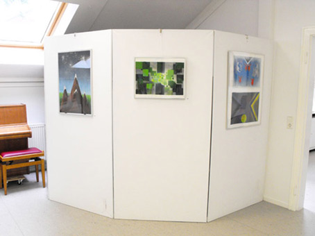 Schülerausstellung 2009 in der Galerie Inkatt e. V. Bremen. Beteiligt an dieser Ausstellung waren Schüler, aus den unterschiedlichen Graffitiwerkstätten unter der Leitung von Siko Ortner, folgender Schulen: Schulzentrum Delmestraße (Neustadt), Integrierte Stadtteilschule Obervieland (Kattenturm), Schule Koblenzer Straße (Tenever), Gesamtschule Ost (GSO) und der Schule Theodor-Billroth-Straße (Kattenturm). Hier der fertiggestellte Ausstellungsaufbau der Ausstellung.