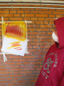 Graffiti ein Projekt der Galerie Inkatt e.V. in Kattenturm / Bremen. Werkstattleitung Graffiti Siko Ortner. Stancelart / Schablonengraffiti, Sprühtechnik auf Papier, moderne Kunst, Stancelgemälde auf Papier, 1-Fach-Stancel und Mehrfachstancel. Unterricht 10te Klasse Theodor Billrothstrasse von Februar bis Juni 2009. Schüler der Förderschule Theodor Billroth Straße haben die Vorzüge von legalelem Graffiti erfahren.