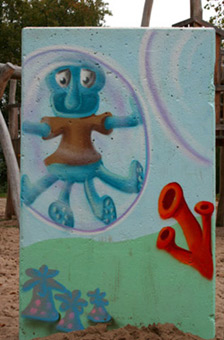 Die Mauer muß weg. Ein Projekt von JUS, Neue Vahr Bremen (die Maulwürfe) vom August bis Mitte September 2007. Die Graffitiwerkstatt wurde durchgeführt von Siko Ortner. Kunst im öffentlichen Raum. Mural, comic, charakter, Stanceltechnik, frame, Marmorierungstechnik. Die pieces / Bilder sind nach den Vorstellungen und Wünschen der beheimateten Kinder entstanden. Die Aufgabe von Siko Ortner war es, die Wünsche der Kinder mittels Sprühtechnik und theoretischen Kenntissen mit seinen Kursteilnehmern umzusetzen.