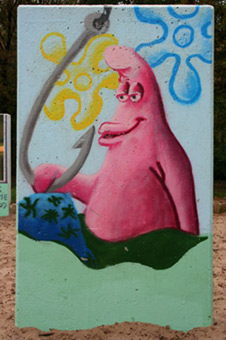 Die Mauer muß weg. Ein Projekt von JUS, Neue Vahr Bremen (die Maulwürfe) vom August bis Mitte September 2007. Die Graffitiwerkstatt wurde durchgeführt von Siko Ortner. Kunst im öffentlichen Raum. Mural, comic, charakter, Stanceltechnik, frame, Marmorierungstechnik. Die pieces / Bilder sind nach den Vorstellungen und Wünschen der beheimateten Kinder entstanden. Die Aufgabe von Siko Ortner war es, die Wünsche der Kinder mittels Sprühtechnik und theoretischen Kenntissen mit seinen Kursteilnehmern umzusetzen.