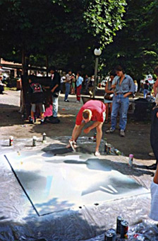 Projekt, Jedermann malt eine Leinwand mit anschließender Versteigerung, St.Georg Hamburg, Sommer 1992. Ein Graffitiprojekt von Yogi (kurz darauf an Krebs verstorben), Soziapädagoge und Grafikdesigner, Veranstalter und Dokumentar vieler Graffitiprojekte in Hamburg und umzu. Es ist eine Ehre in Yogis Projekten eingebunden zu sein, Siko Ortner (Moskito Posse, MP) malt eine Aerosolart leinwand mit dem Letter S von MP. Die Leinwand wurde versteigert an Unbekannt. leinwand05