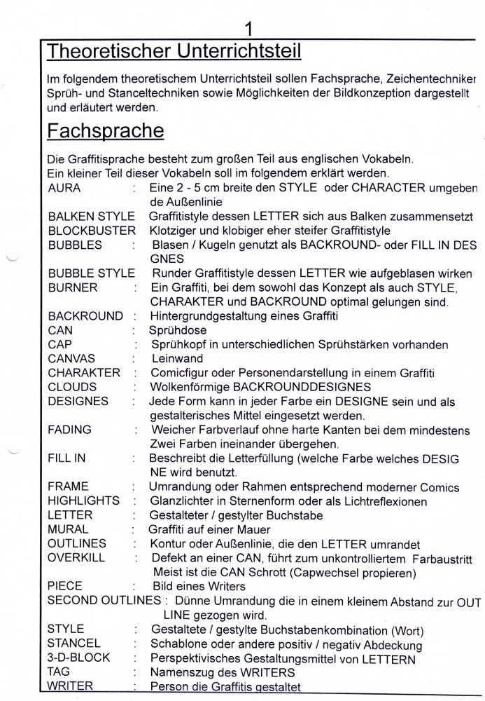 Unterrichtsmappe 10 Tage Graffitiunterricht, entworfen von Siko Ortner, 2007. Theoretische Anleitung für Entwurf bis Erstellung von american Graffitis eine Grundeinweisung, basierend auf den Prinzipien der klassischen Malerei (Schüler ab der 8ten Klassenstufe). Fachsprache, Bildbetrachtung, blockbuster, bubble style, simple balken style, Schraffuren, throw-up Füllung, Kreutzschraffur, Sprüh-und Stanceltechnik, Funktion von can und caps, Grundsprühtechniken, Bildkonzeption, Graffitiworkshop. Seite 1.